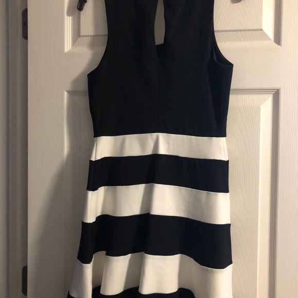 Express black and white dress - Picture 3 of 3